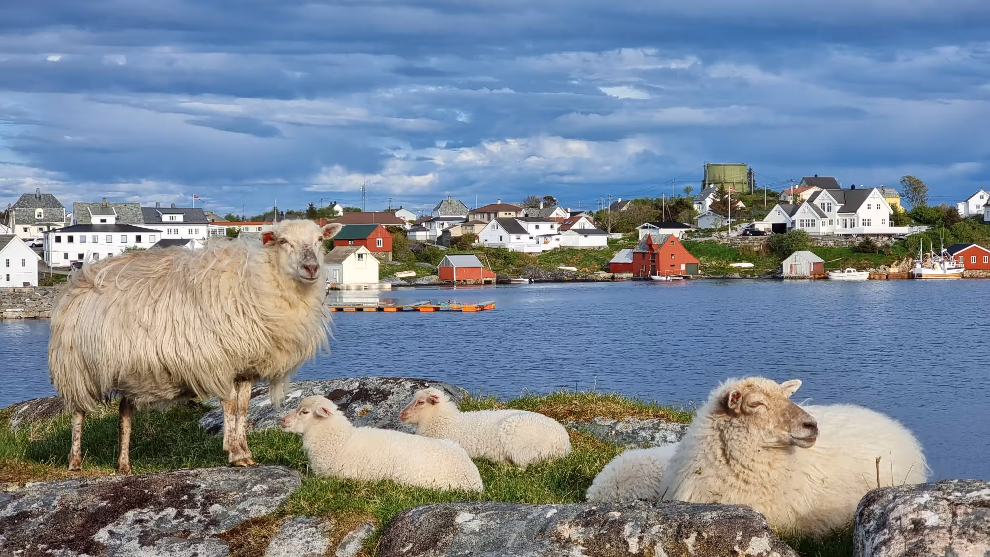 Fedje, Hellisøy fyr & Uttoska